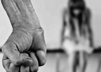 Explorava sexualmente de adolescente e agredia ela após abusos