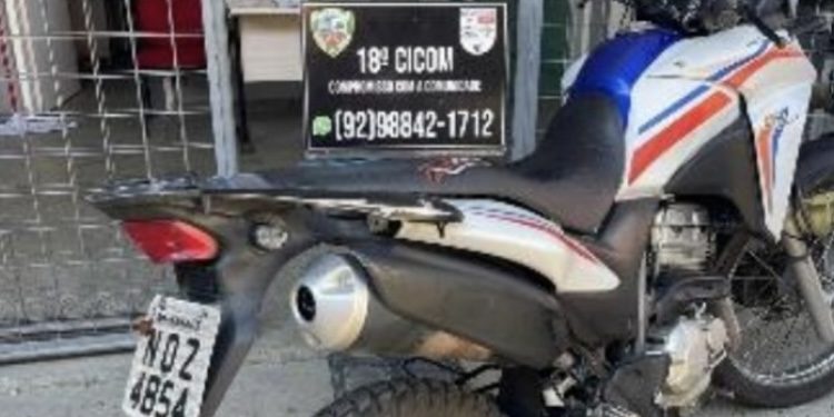 Foragido é preso enquanto dava voltinha de moto
