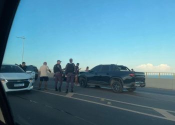 Engavetamento na Ponte do Rio Negro causa congestionamento e estresse