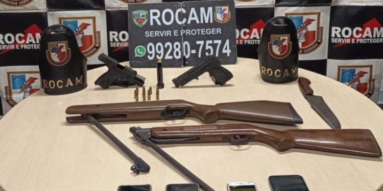 Encontradas armadas escondidas dentro de oficina