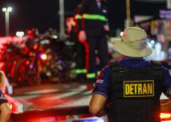 Operação fecha adega irregular e apreende motos na Av. Alphaville
