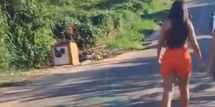 Enquanto pilotava motocicleta, mulher morre degolada por linha com cerol; Veja!