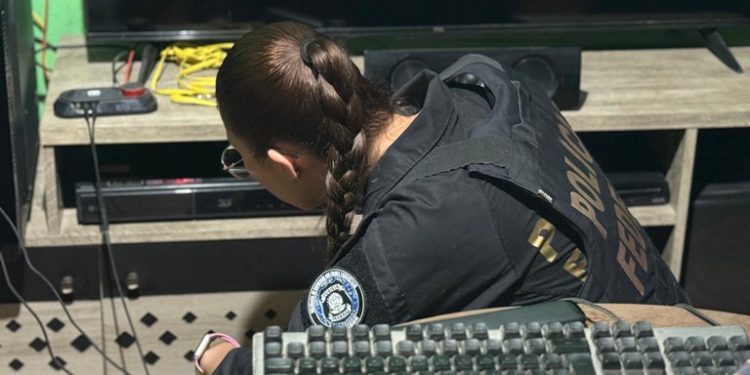 PF mira pedófilo com conteúdo de abuso sexual infantil