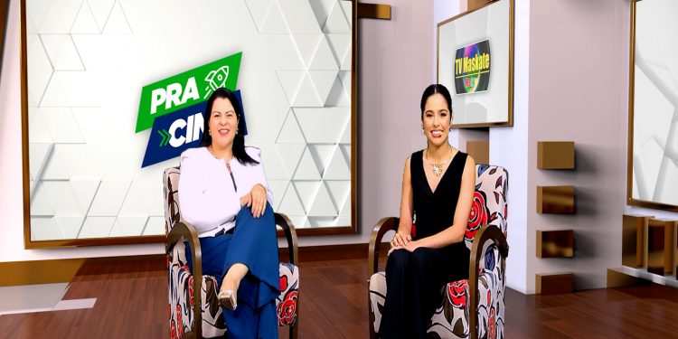 Mentora de carreira e negócios, Fabiana Souza no programa Pra Cima