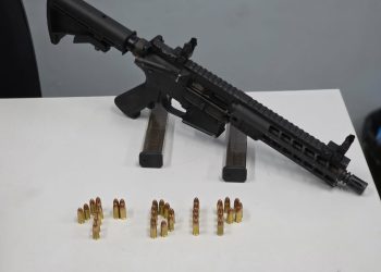 Veja | Dupla é presa com Carabina, drogas e munições na zona norte