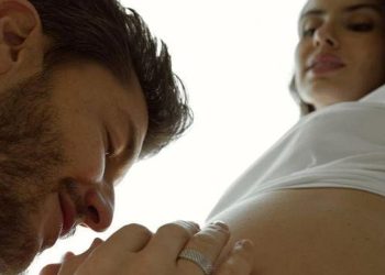 Família cresceu! Camila Queiroz e Klebber Toledo anunciam gravidez