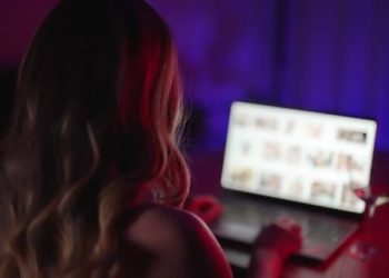 É chifre ou não? – Flagrou mulher em vídeo  íntimo com estranho