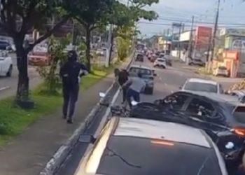 Vídeo mostra motoristas saindo na 'porrad4' no meio da avenida Constantino Nery
