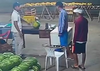 Câmera filma dupla fingindo ser cliente para assaltar hortifrúti em Itacoatiara