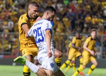 Amazonas e Paysandu empatam e embolam briga contra o rebaixamento na Série B