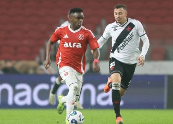 Vasco leva sufoco no fim e empata com Inter
