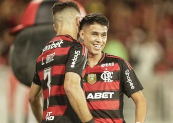 Flamengo bate o Atlético-MG e reassume a liderança do Brasileirão