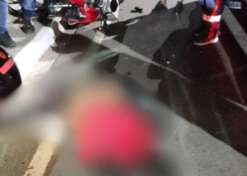 Veja: Entregador morre após cair de moto na Compensa