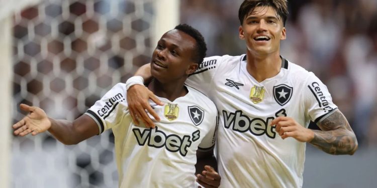 Sob nova direção, Botafogo vence Vasco e encosta no G4 do Brasileirão