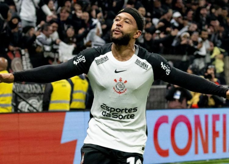 Corinthians vence Palmeiras com gol de Memphis Depay e sai na frente na Copa do Brasil