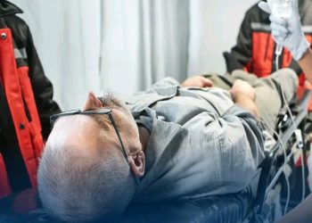 Estava com 4 novinhas – Idoso quase “bate o catolé” no motel