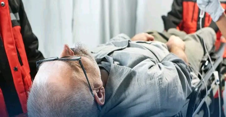 Estava com 4 novinhas – Idoso quase “bate o catolé” no motel