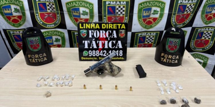 Traficante azarento! Estava com pistola e trouxinhas e foi parado pelos policiais