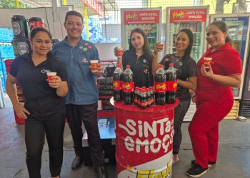 CONVENIÊNCIA PARQUE 10 promovendo a ação 80 anos magistral e FLESH COLA