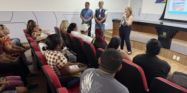 Prefeitura de Manaus capacita vendedores informais para o festival ‘#SouManaus Passo a Paço 2025’