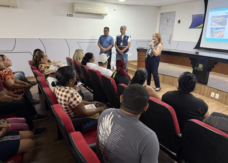 Prefeitura de Manaus capacita vendedores informais para o festival ‘#SouManaus Passo a Paço 2025’