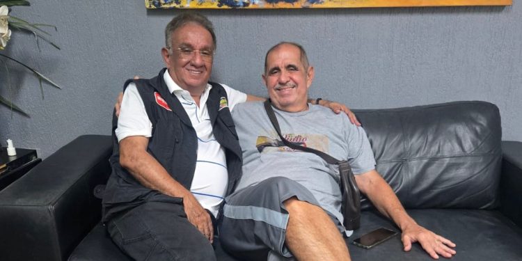 Sarau do Maskate: Rinaldo Buzaglo garante noite de música e muita diversão