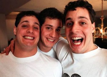 Trigêmeos separados para adoção ao nascer: a verdade sombria por trás de um experimento secreto