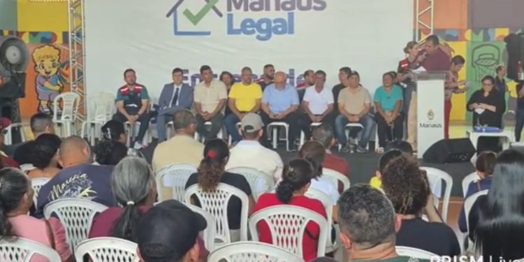 Prefeito David Almeida entrega Títulos