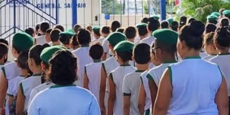 Passou a mão nas partes íntimas de aluna de 9 anos; família acusa zelador de assédio