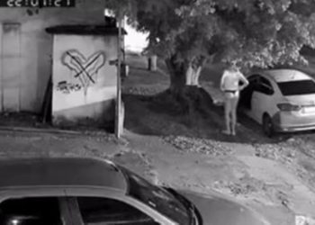 Espião? Pastor é flagrado de calcinha e peruca loira e vídeo viraliza. Veja!