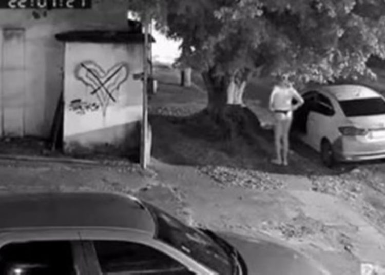 Espião? Pastor é flagrado de calcinha e peruca loira e vídeo viraliza. Veja!