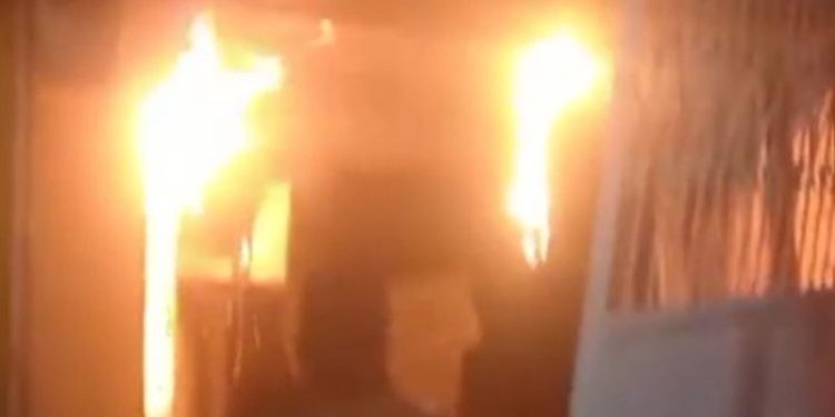 Incêndio destrói casa e família perde tudo no Alvorada