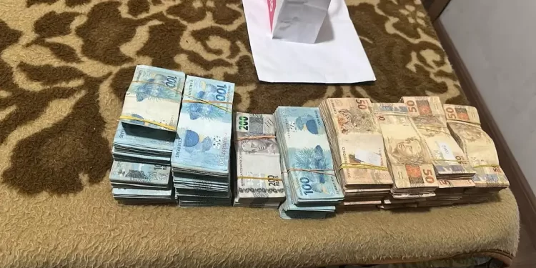 Esquema de corrupção na mira! Professora acumula patrimônio de R$ 2 bilhões