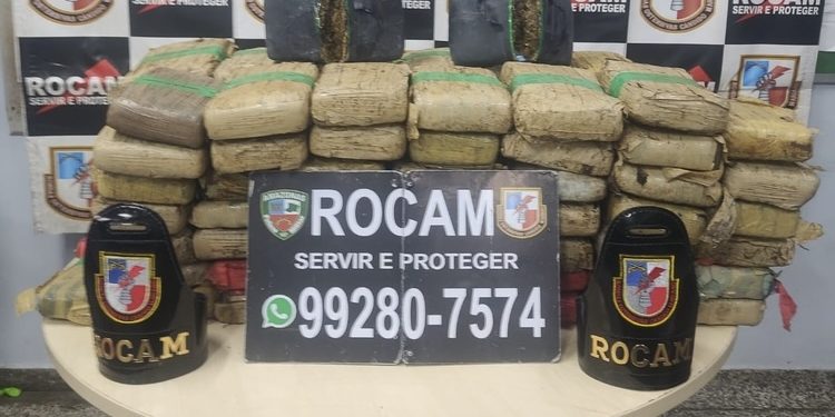 Para a tristeza dos maconheiros! 100 tabletes de skunk apreendidos