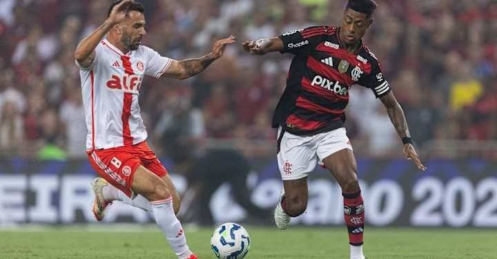 Mengão vence o Internacional e amplia liderança no Brasileirão