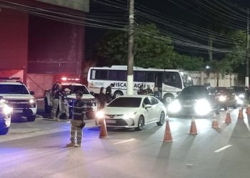 Transtorno no trânsito – Operação do Detran causa engarrafamento monstro na Ponta Negra