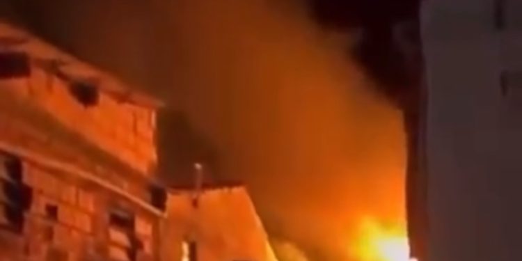 Tudo por engajamento? Influenciador é suspeito de incendiar a própria casa. Veja o vídeo