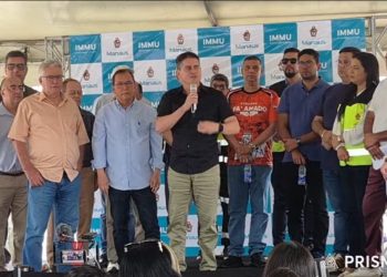 Prefeito David Almeida entrega mais 20 novos ônibus para atender a zona Leste