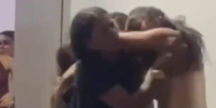 Atraque: Donzelas vão pra porrada com tapas e puxões de cabelo durante festa no Amazonas; Veja!