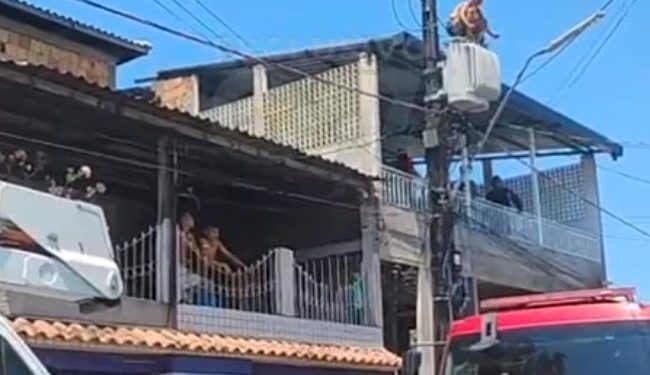 ZL mil graus – Crise pós-parto faz mulher subir no transformador