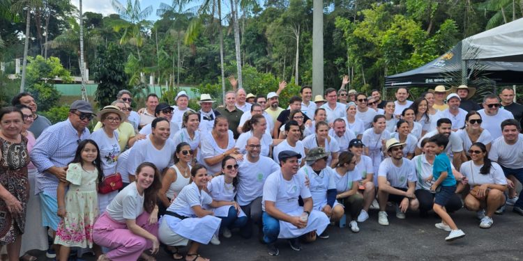 Paroquianos fazem churrasco em prol das obras de Santuário