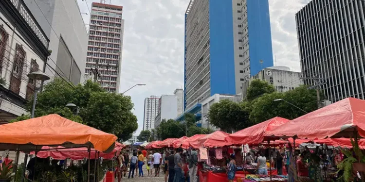 Feira de Artesanato do Centro, movimenta as manhãs de domingo