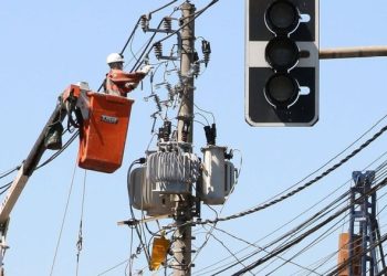 Reserve a paciência nesse calor; veja que horas vai voltar a luz no seu bairro