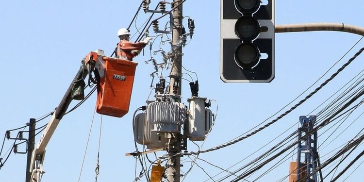 Reserve a paciência nesse calor; veja que horas vai voltar a luz no seu bairro