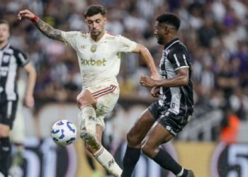 Flamengo cede empate ao Ceará, mas retoma liderança do Brasileirão