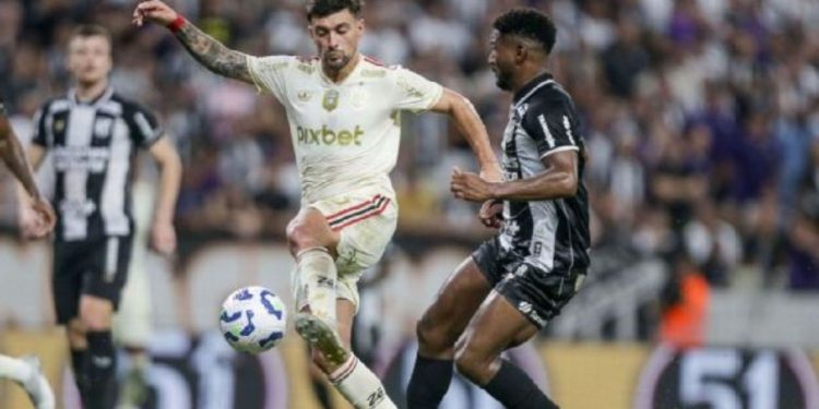 Flamengo cede empate ao Ceará, mas retoma liderança do Brasileirão