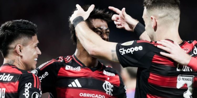 Flamengo vence Internacional no Maracanã e abre vantagem nas oitavas da Libertadores