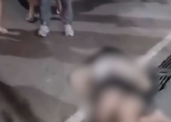 Vídeo forte: Na madrugada, motociclista sofre acidente e fica contorcida na pista em Coari