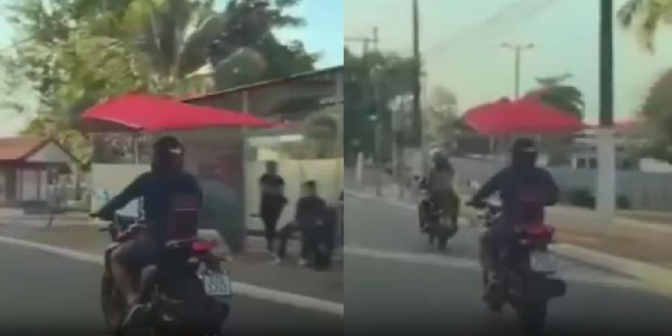 "Manaus não é para os fracos": vídeo mostra motociclista pilotando com sombrinha para escapar do sol
