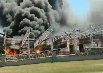 Após 24 horas, incêndio no Distrito Industrial é controlado pelos bombeiros